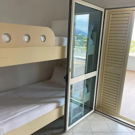 Rezidenca Sinani * أوريكوم